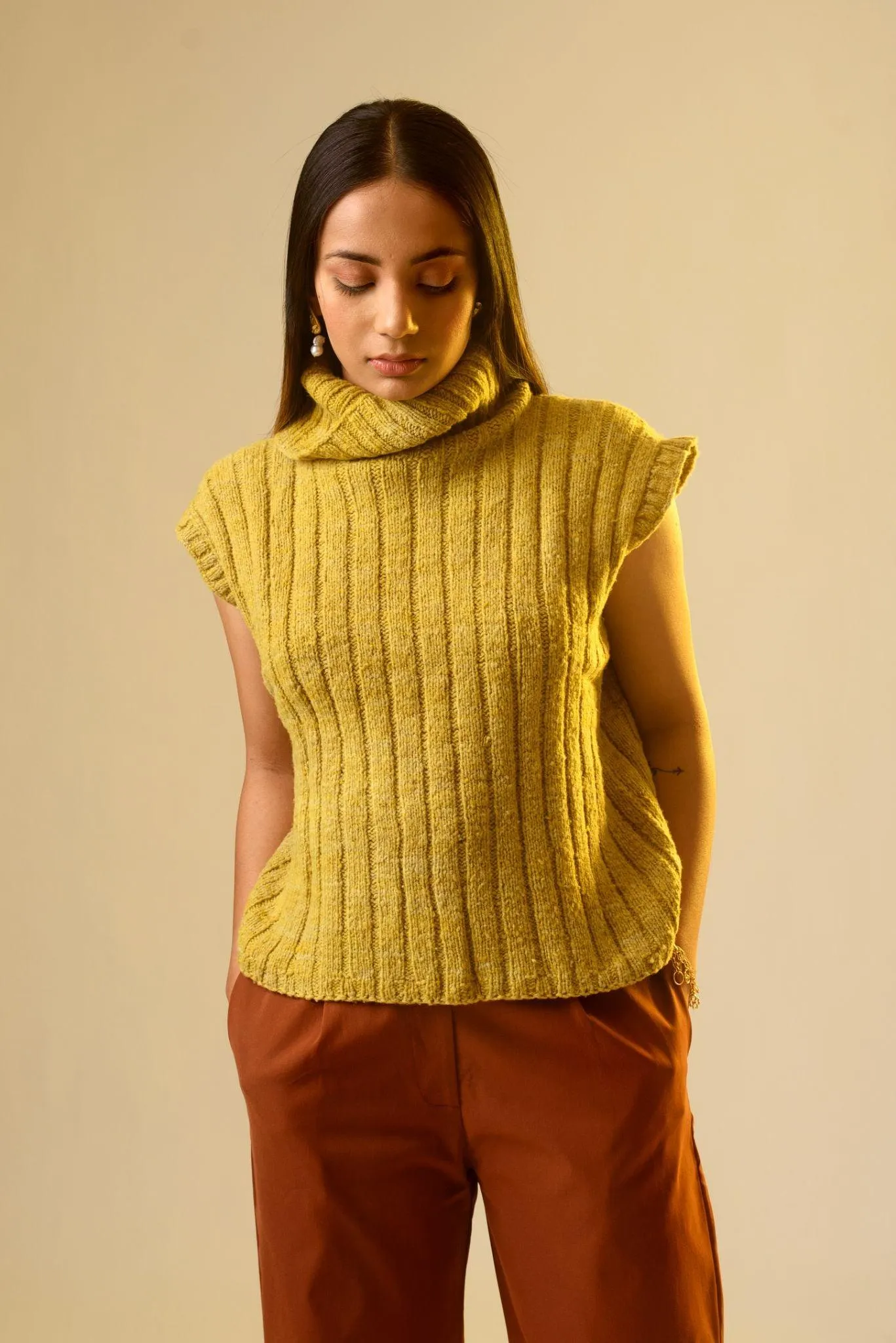 Chunky Turtleneck Rib Sweater Vest